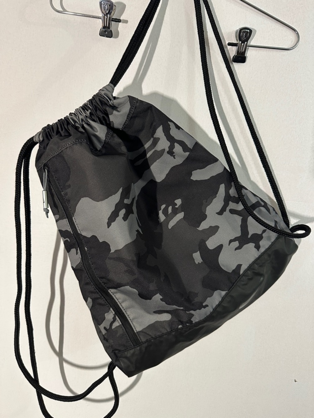 Nike Men's Gray & Black Camo Drawstring Backpack - Picture 3 of 7